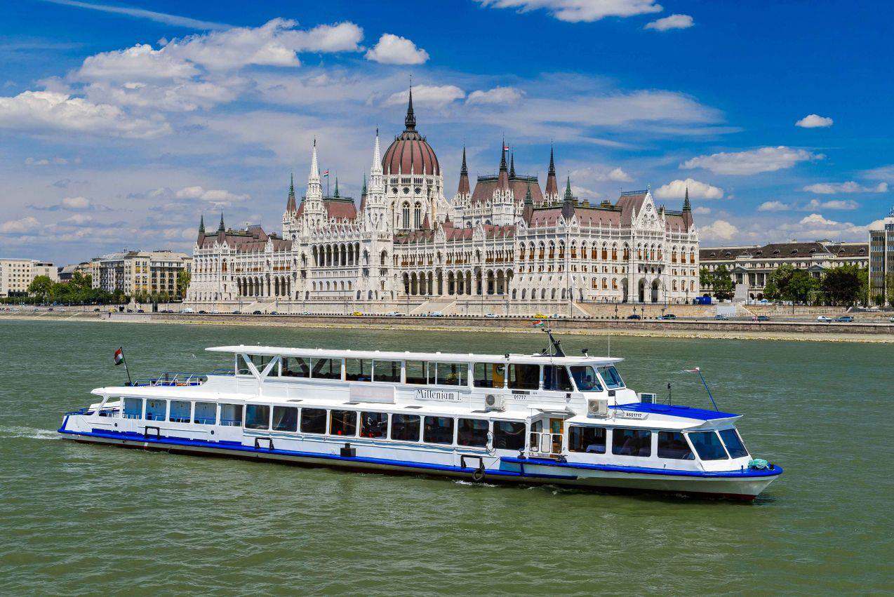 Budapest Danube River Cruises | IBUSZ